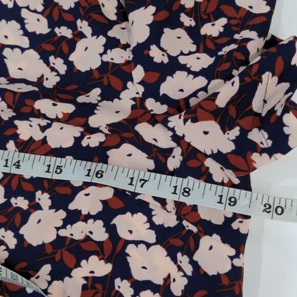Lark & Ro Floral Print Short Sleeve Blouse Size Medium - Picture 7 of 8